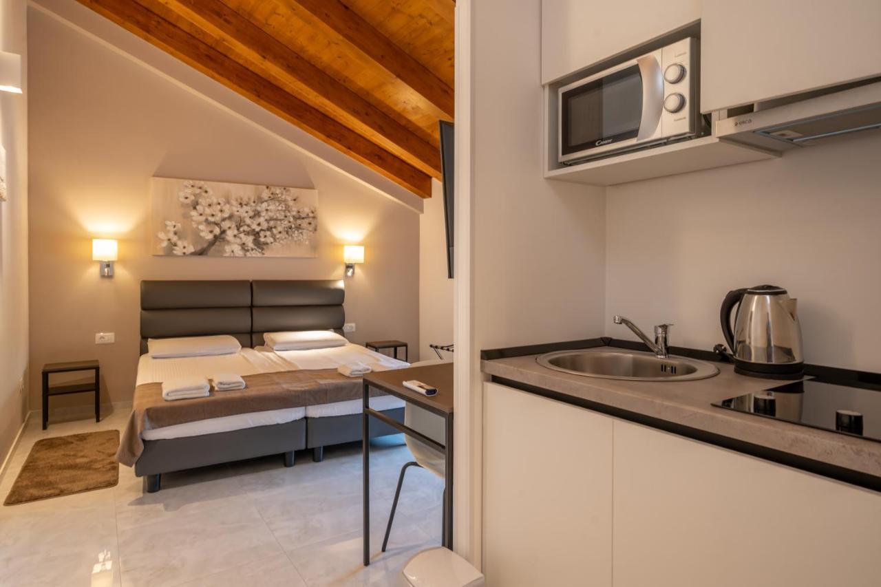 Aaa Apartments & Rooms Pula Exterior photo