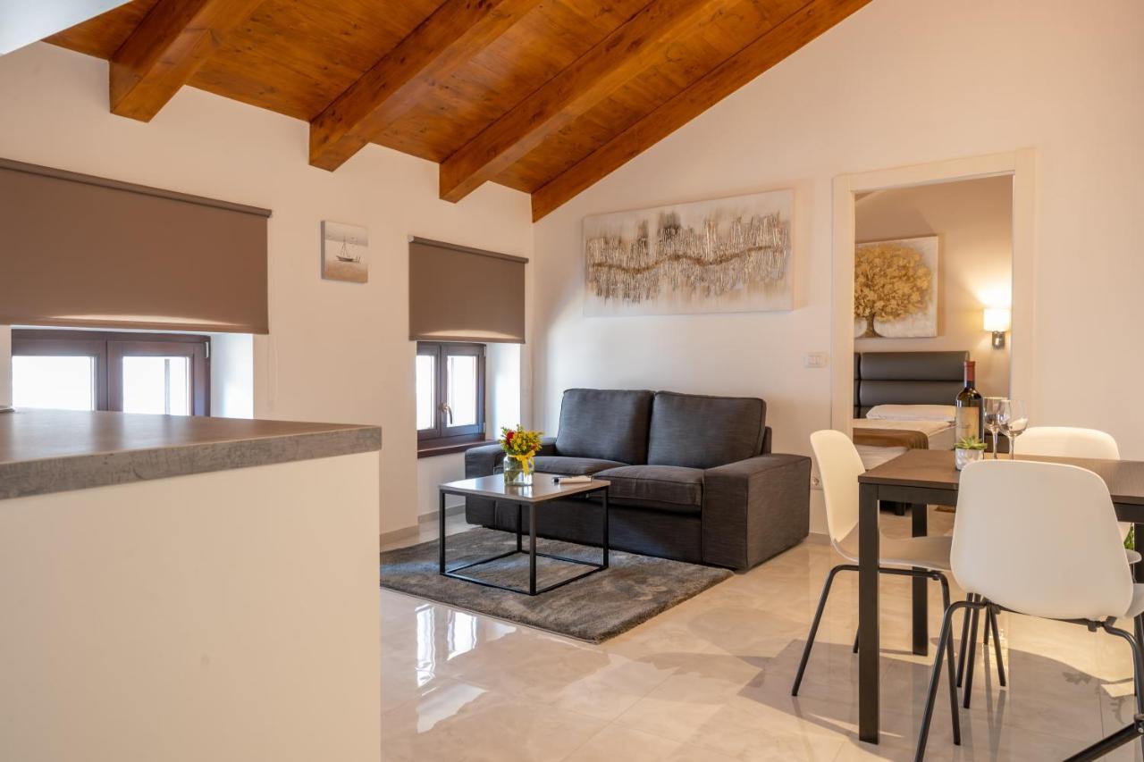 Aaa Apartments & Rooms Pula Exterior photo